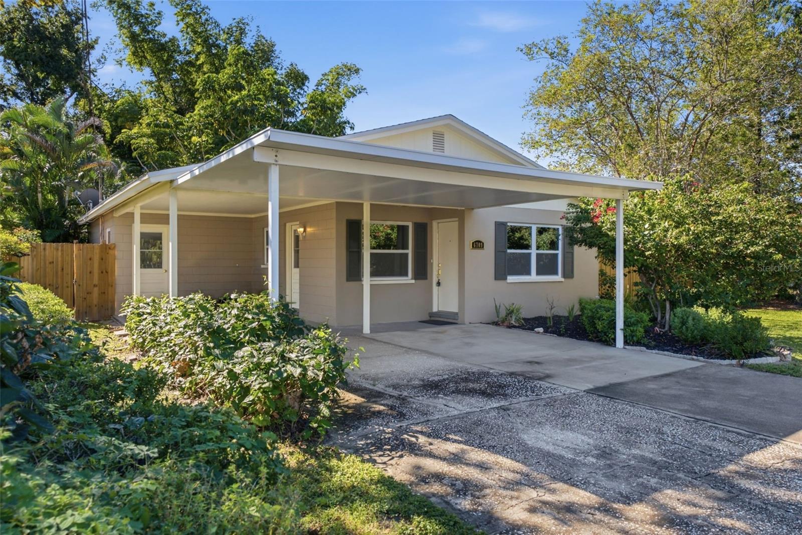 6709 S DAUPHIN AVE - Photo 1