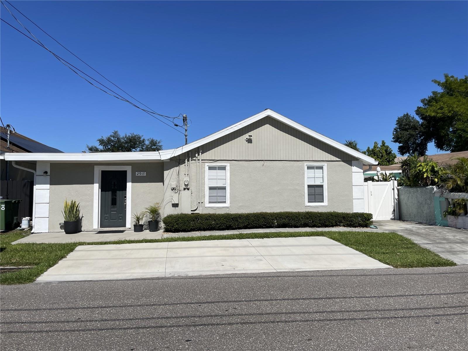 2917 W FRIERSON AVE - Photo 1