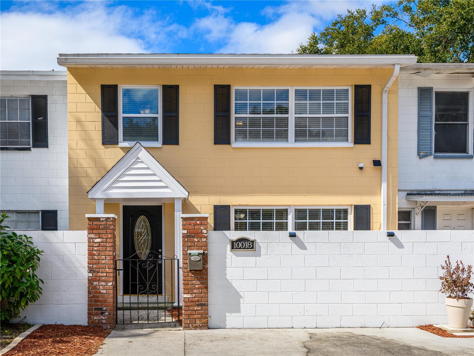 10018 N 52ND ST - Photo 1