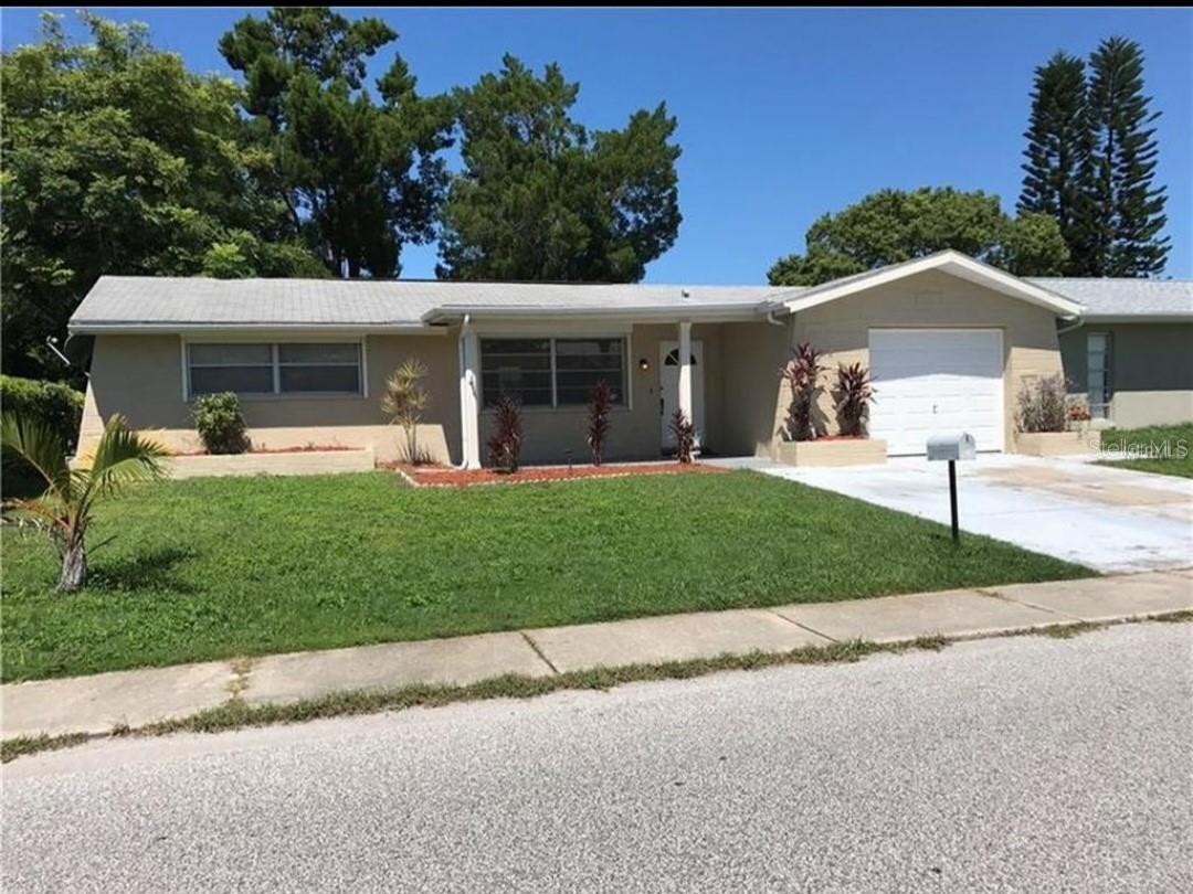 9025 LEDGESTONE LN - Photo 1