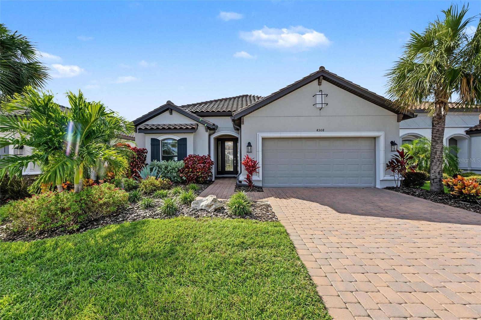 4508 CRESTPOINT WAY - Photo 1
