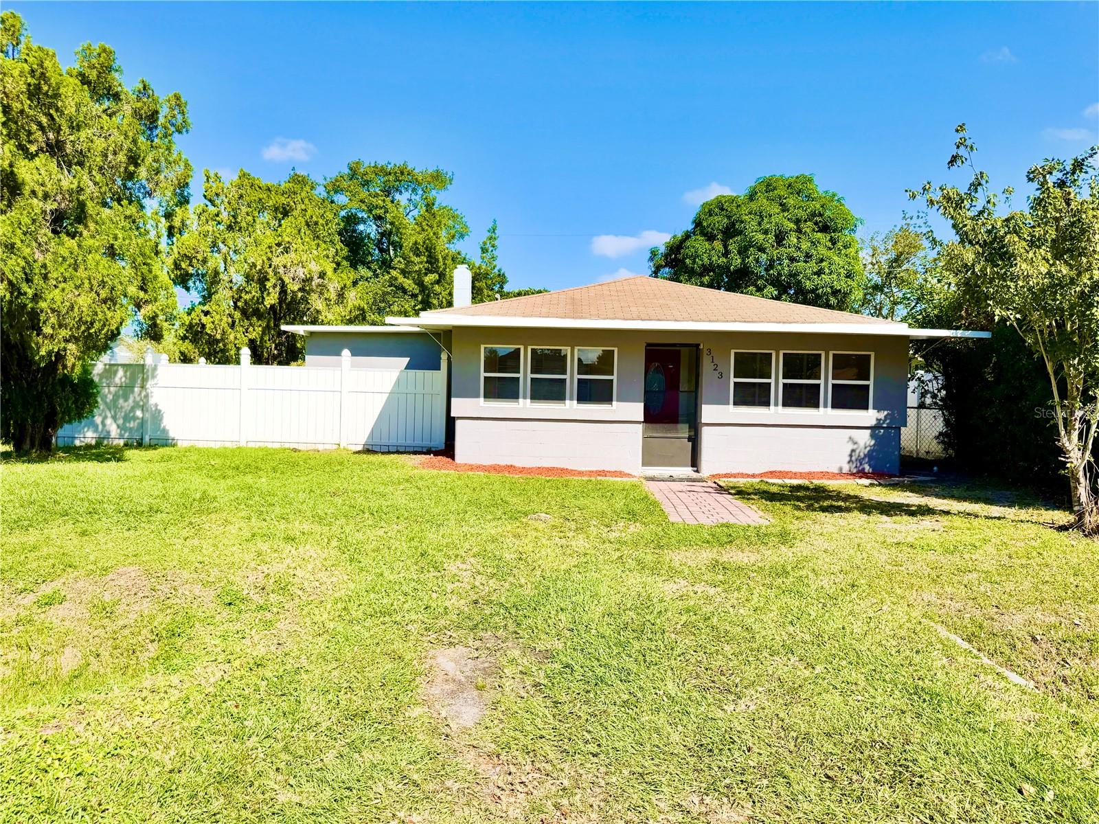 3123 W DOUGLAS ST - Photo 1