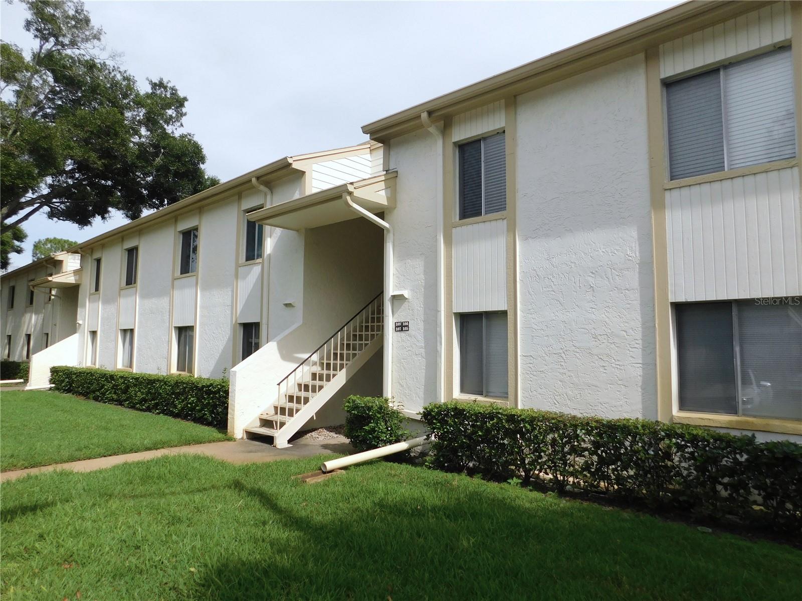 105 PALMETTO CT - Photo 1