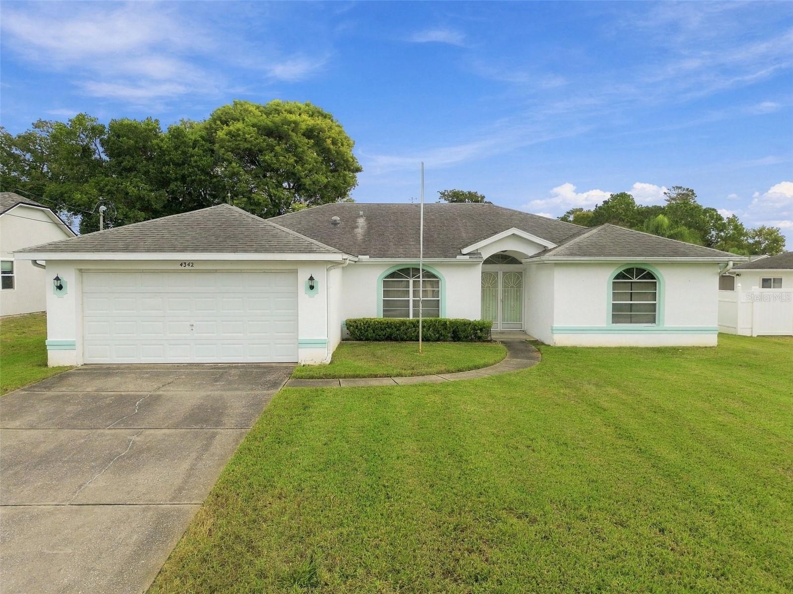 4342 HEDGEWOOD AVE - Photo 1