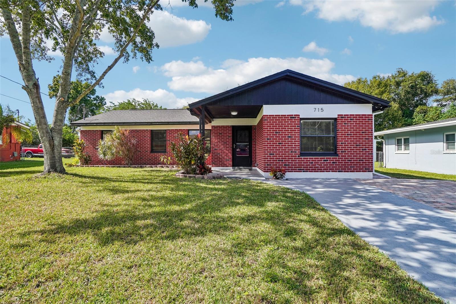715 PAPAYA DR - Photo 1