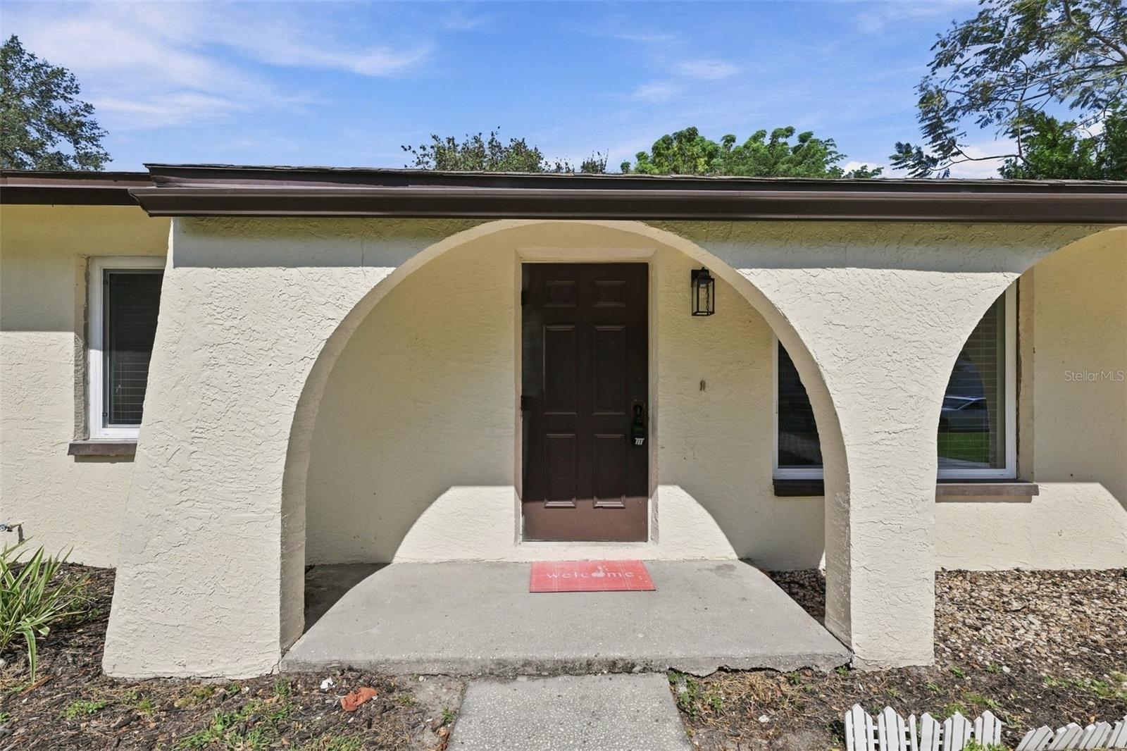 7608 N SANIBEL CIR - Photo 1