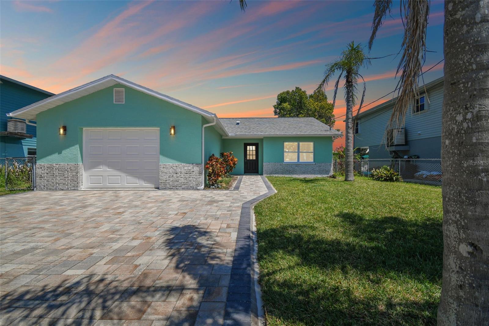 4482 KINGSTON DR - Photo 1