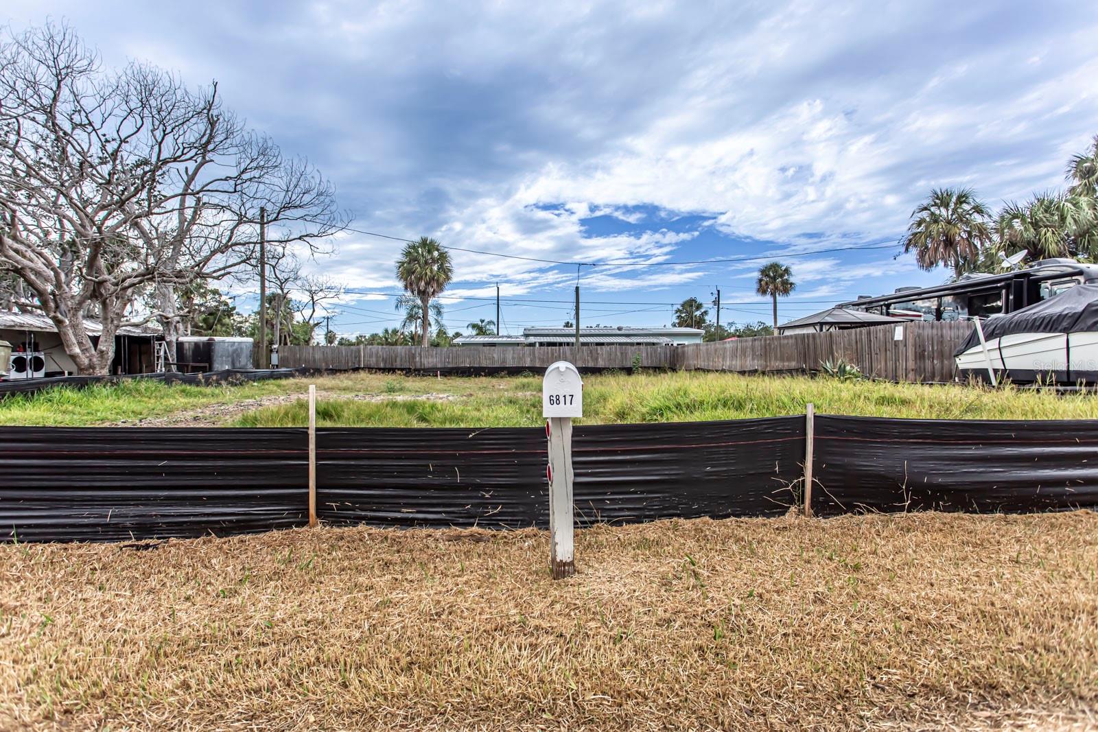 6813 GARDEN DR - Photo 1