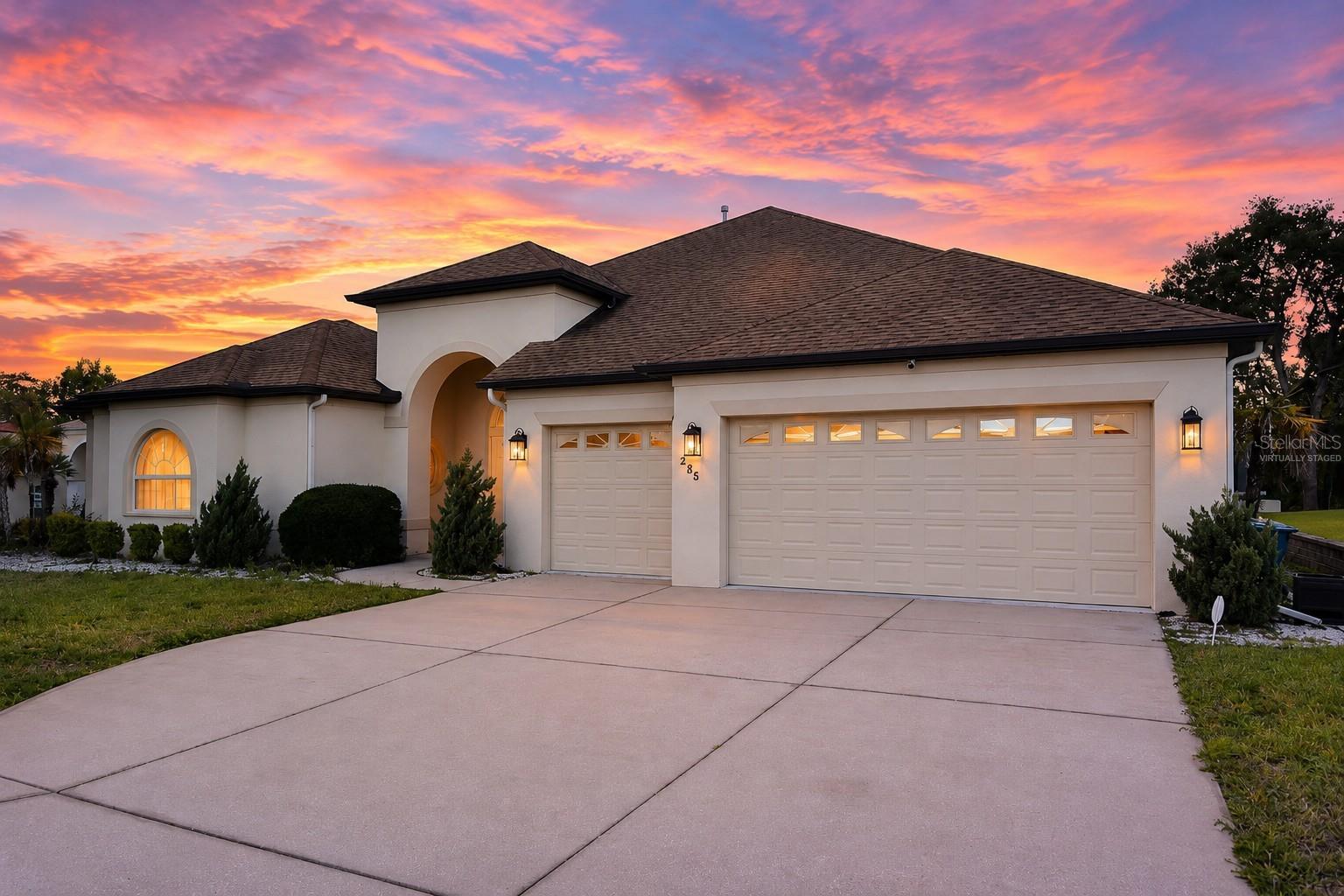 285 WOODSTREAM WAY - Photo 1