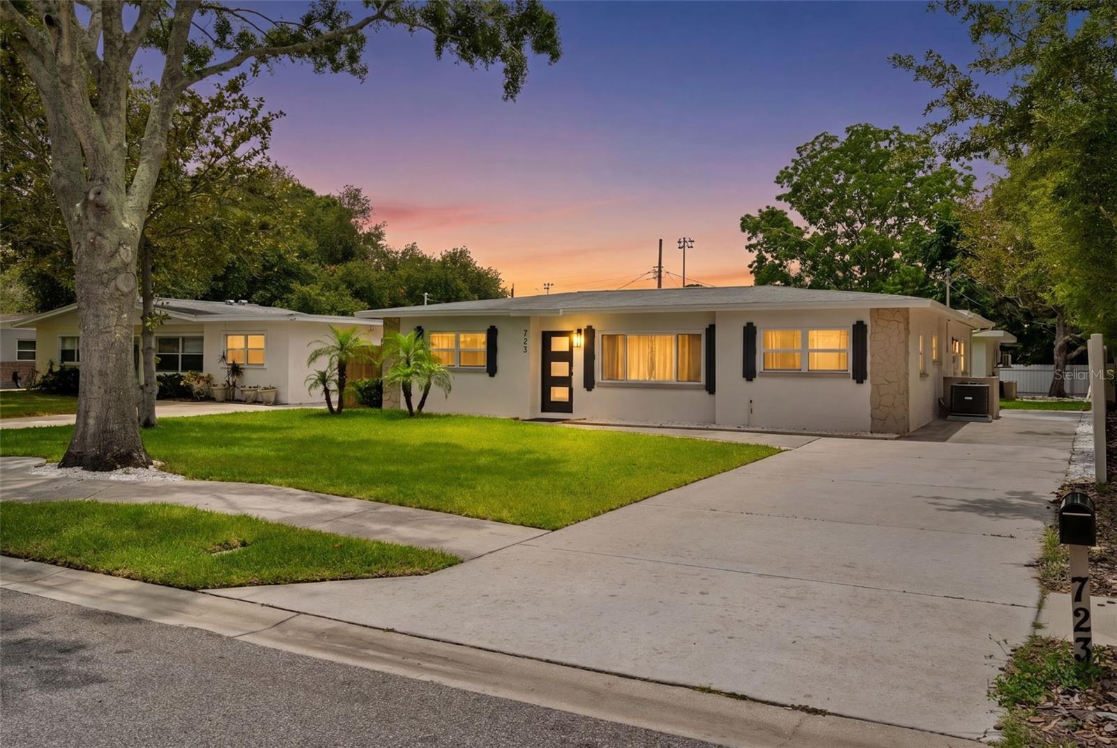 723 W BAYSHORE DR - Photo 1
