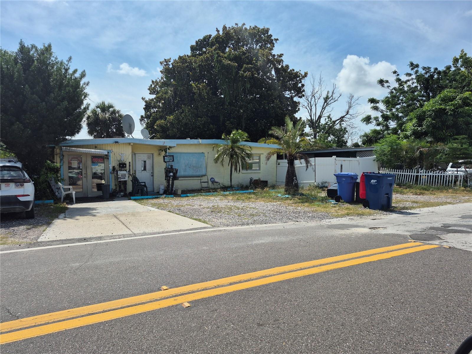 4007 FLAMINGO DR - Photo 1