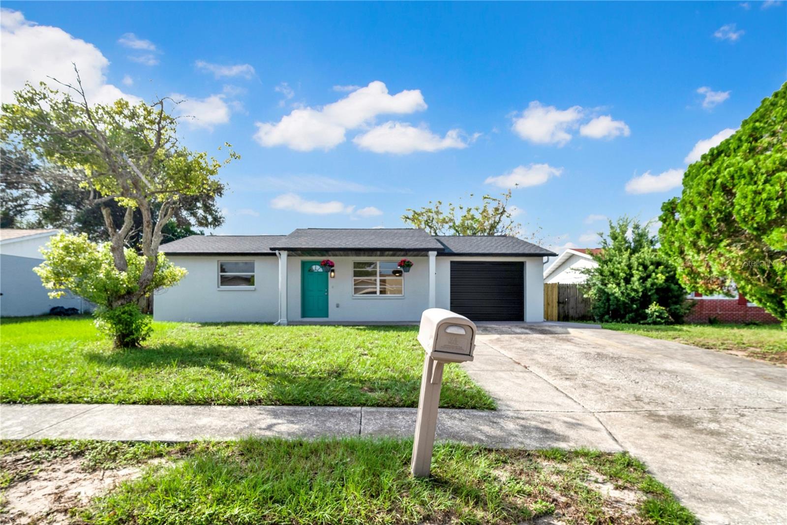 6318 BALDWYN AVE - Photo 1