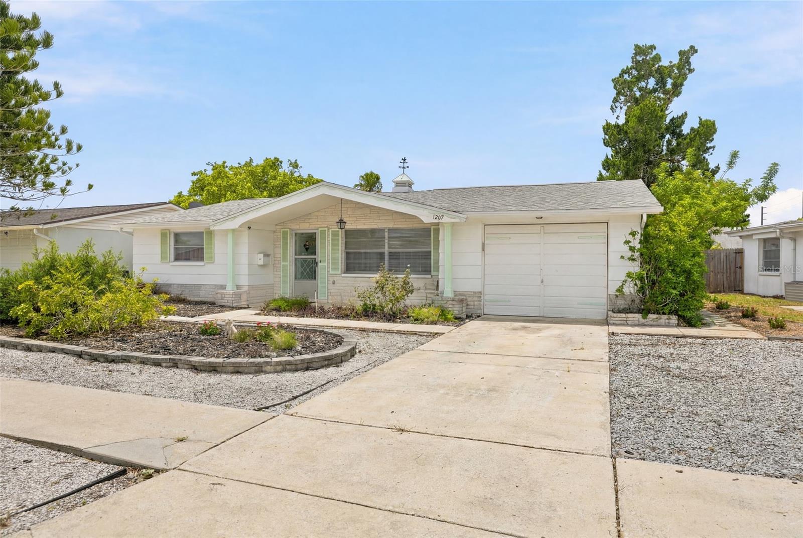 1207 LODESTAR DR - Photo 1