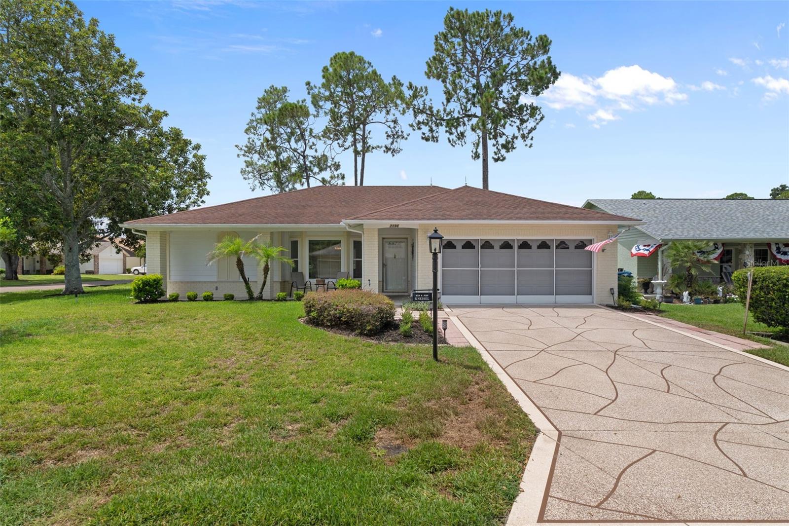 7196 CROWN OAKS DR - Photo 1