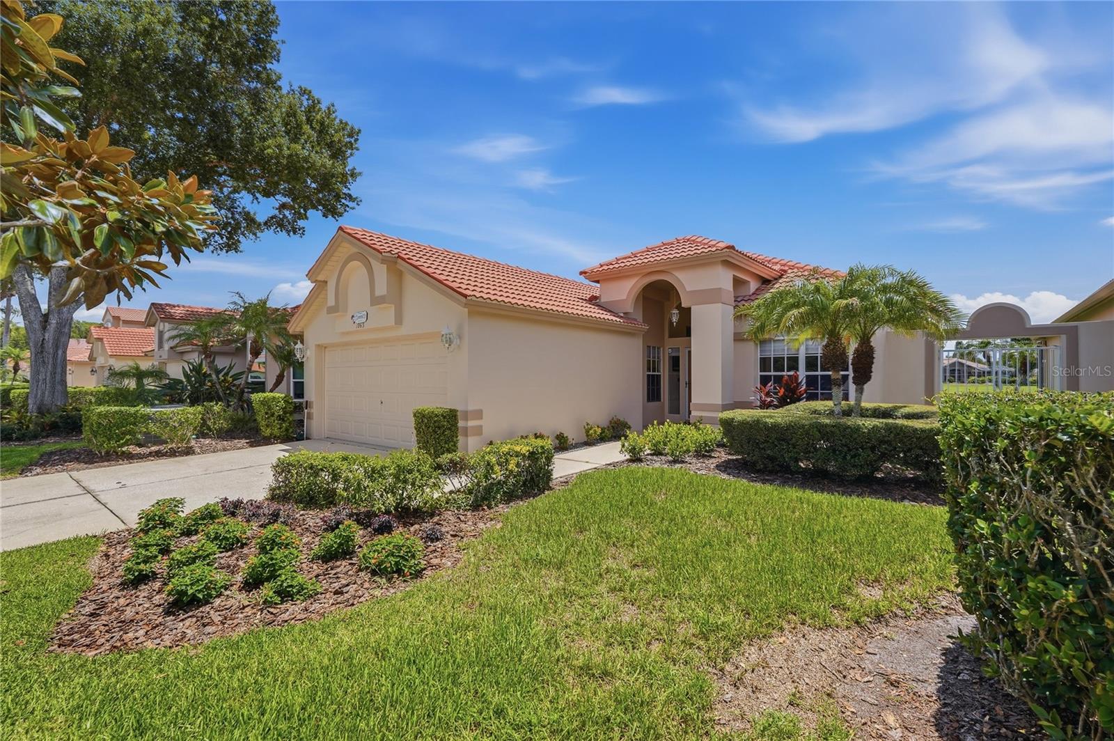 1063 DARTFORD DR - Photo 1