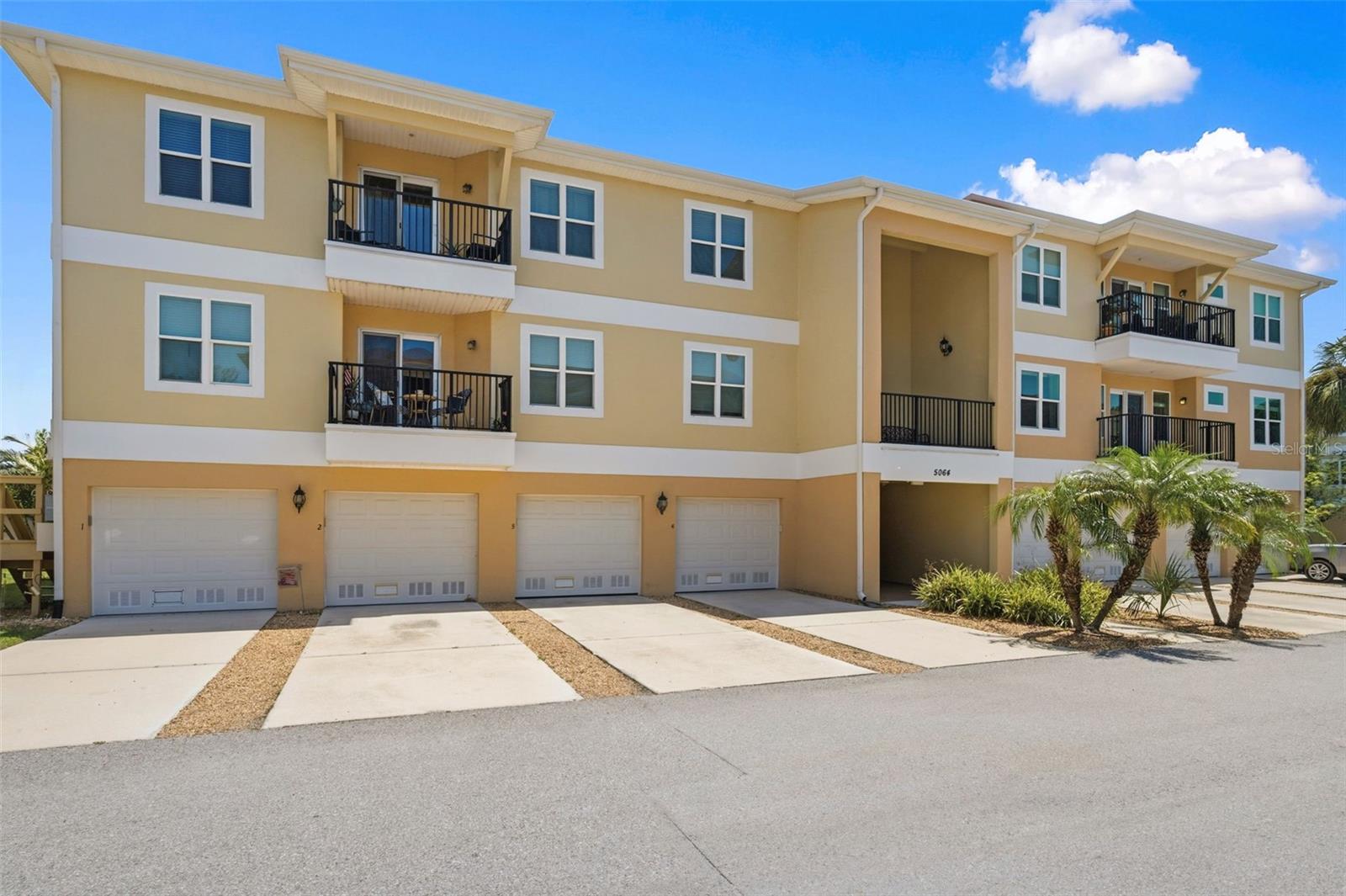 5064 ROYAL PALMS WAY #204 - Photo 1
