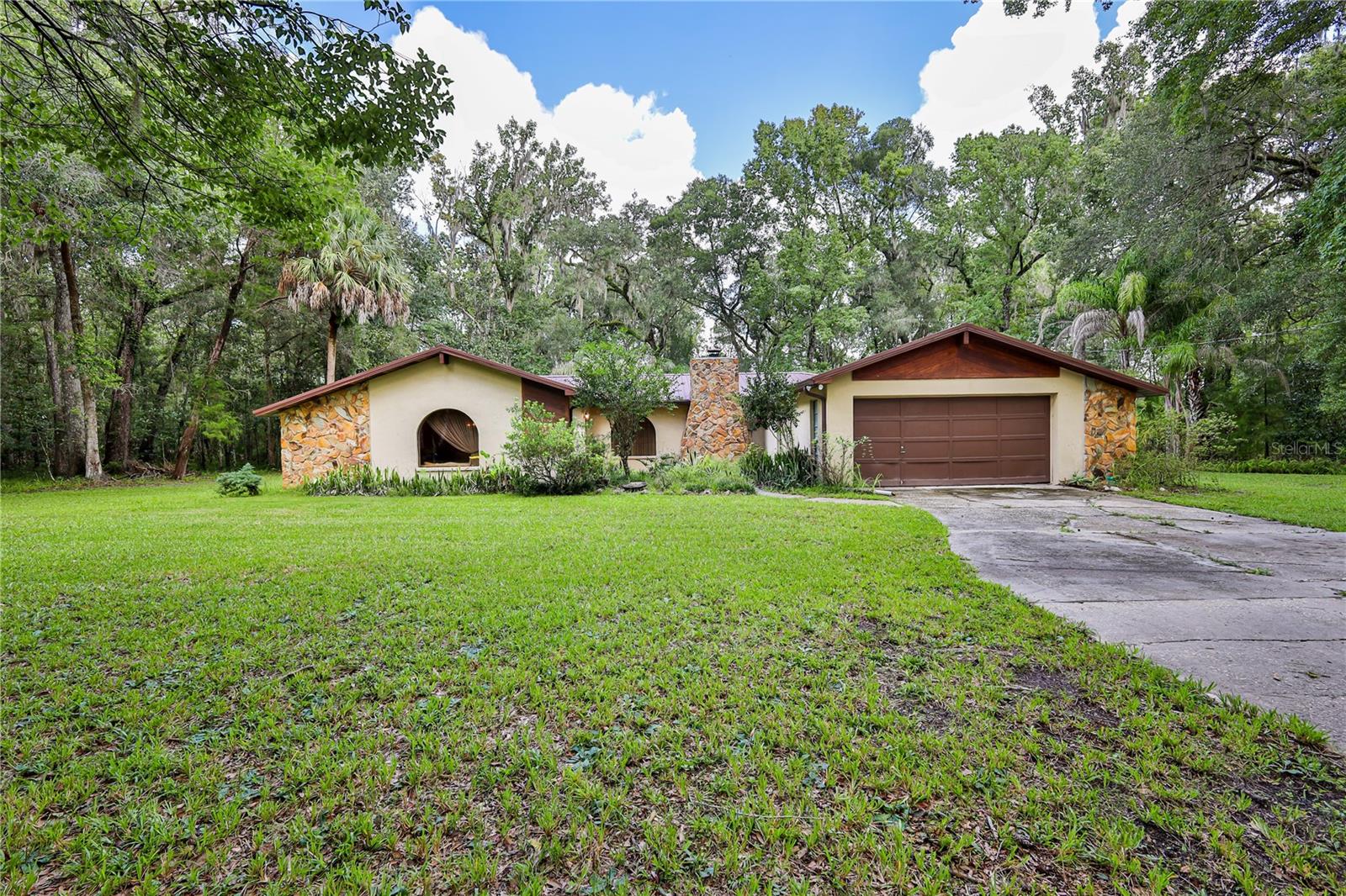 18255 LAKE LINDSEY RD - Photo 1