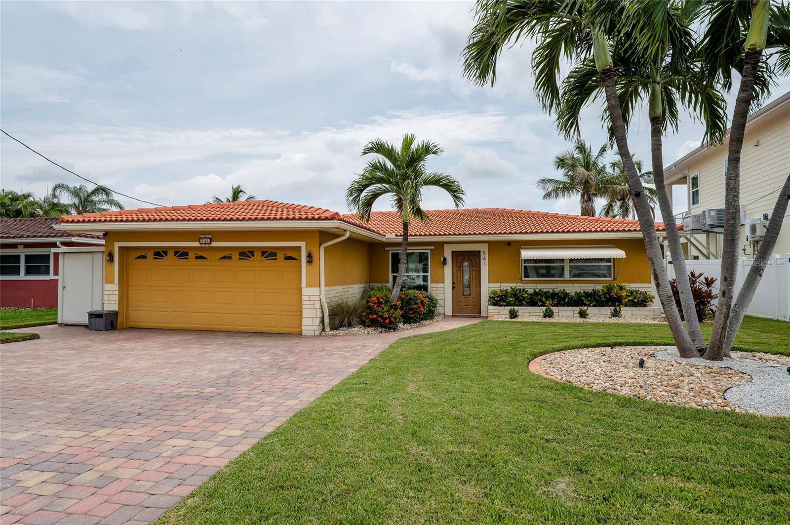 541 CRYSTAL DR - Photo 1