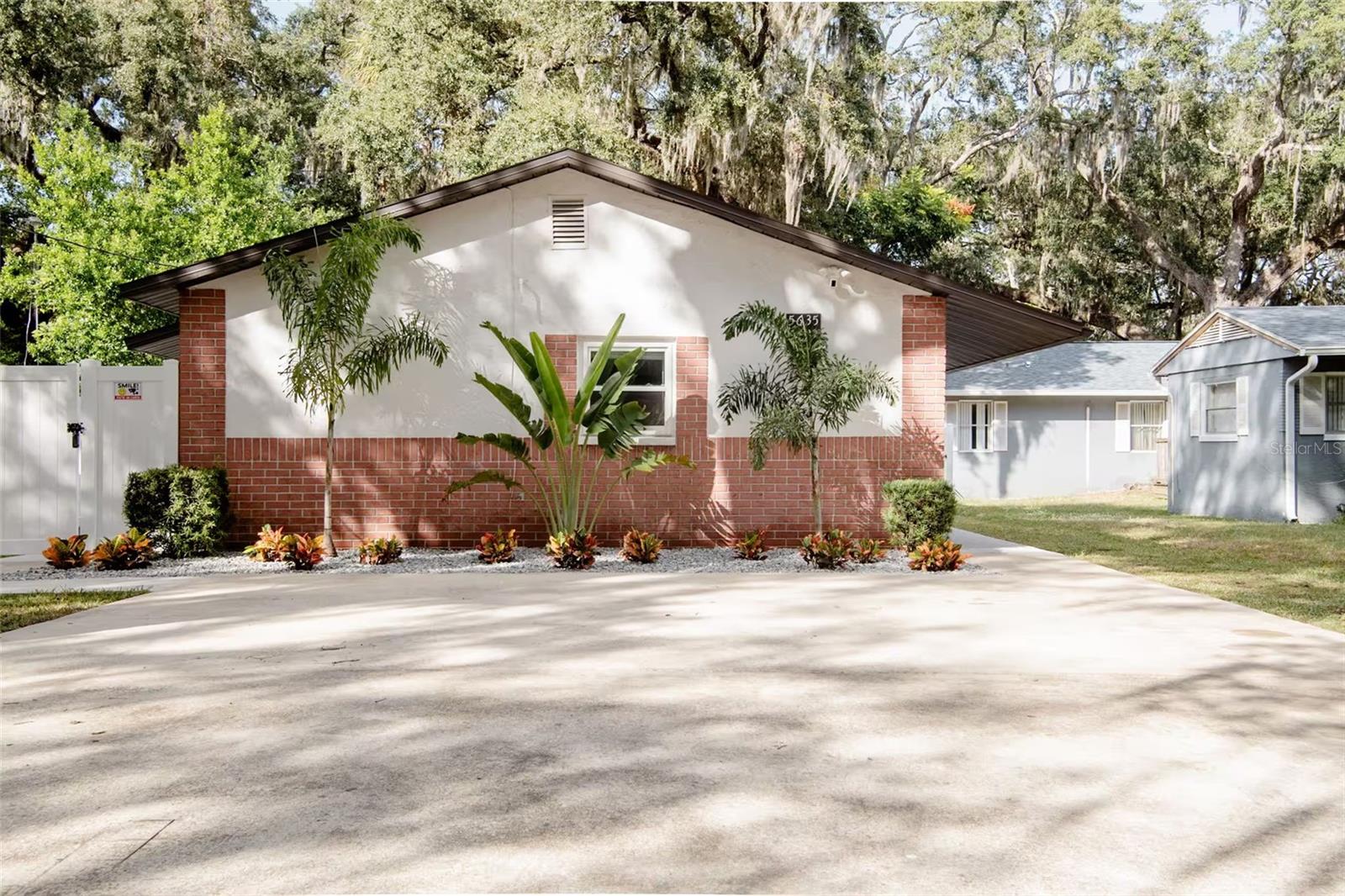 5635 MONTANA AVE - Photo 1
