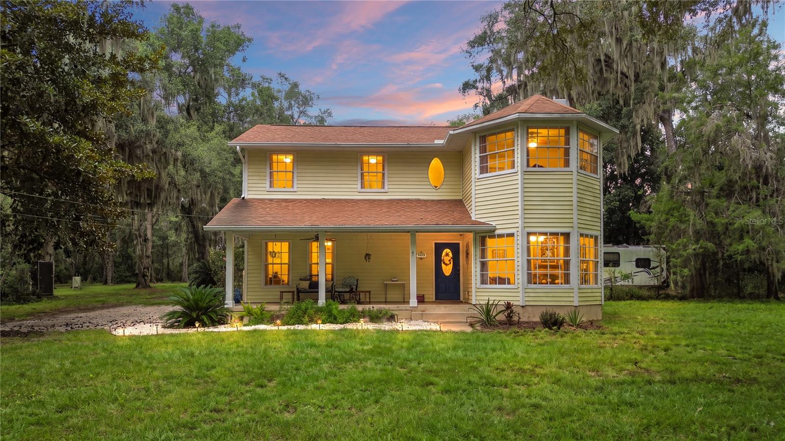 5225 GRIFFIN RD - Photo 1