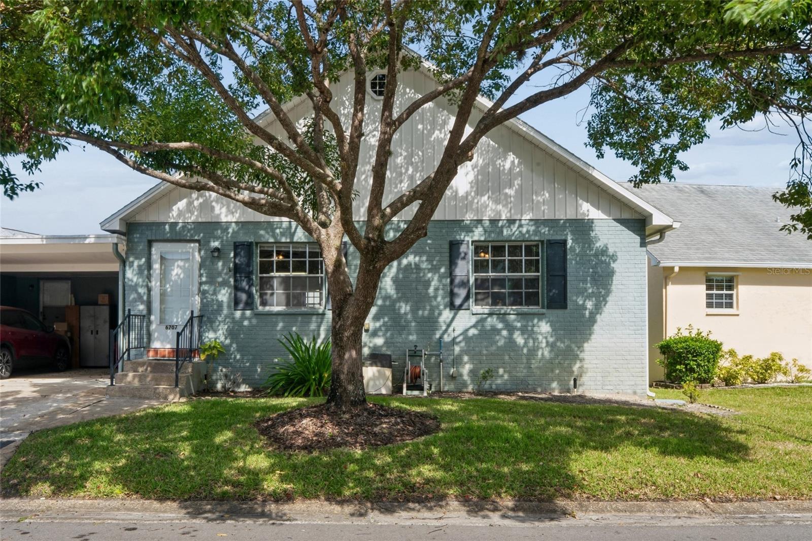 6707 HICKORYWOOD LN #3B - Photo 1